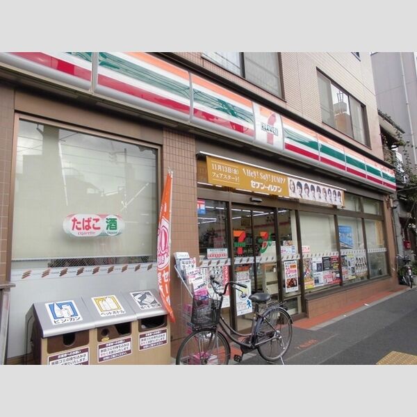 現地周辺 (コンビニ)