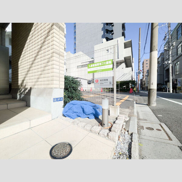 現地周辺 (ゴミ置き場)