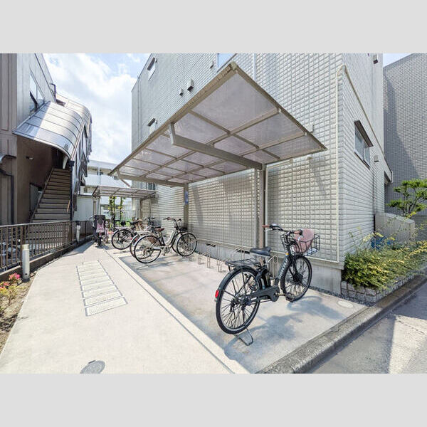 現地周辺 (駐輪場)