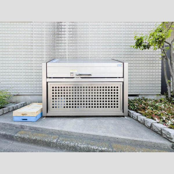 現地周辺 (ゴミ置場)