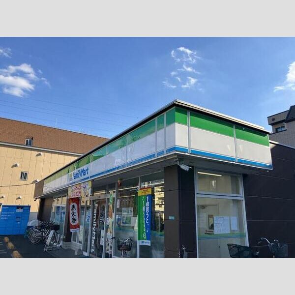 現地周辺 (ファミリーマート葛飾鎌倉三丁目店　295m)