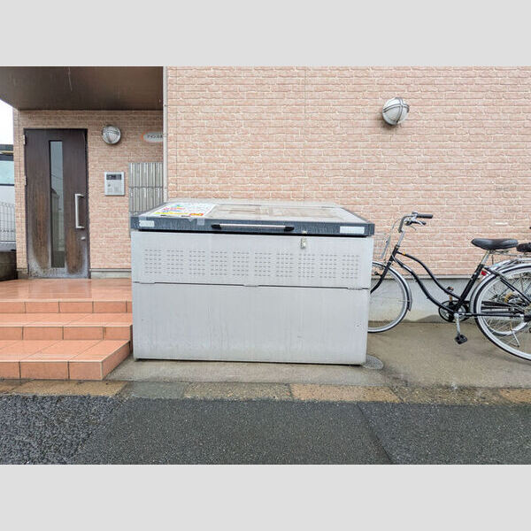 現地周辺 (ゴミ置場)