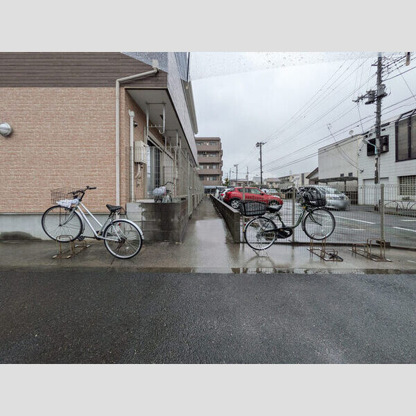 エントランス (駐輪ラック)