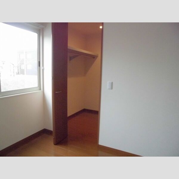 収納 (洋室6帖 ウォークインクローゼット)