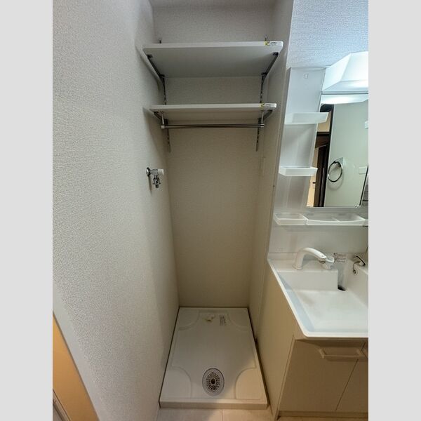 洗面所 (洗濯機置き場)
