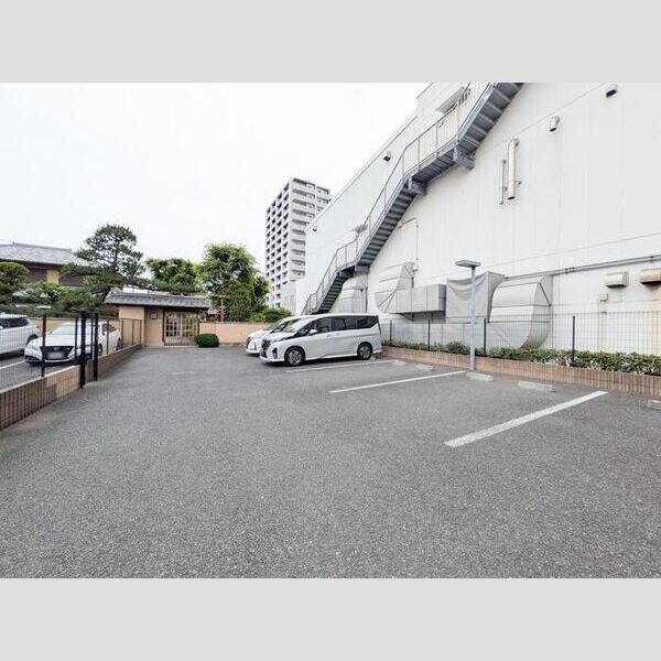 駐車場 (駐車場)