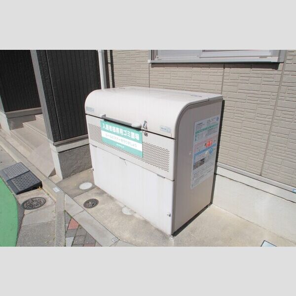 現地周辺 (ゴミストッカー)