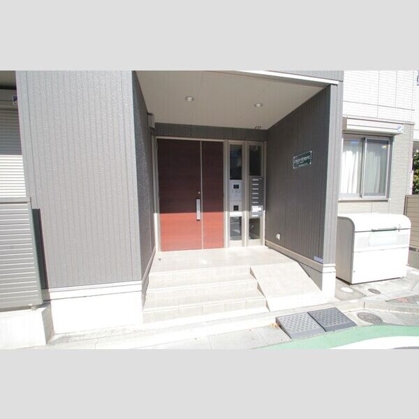 エントランス (エントランスはオートロック付き!)