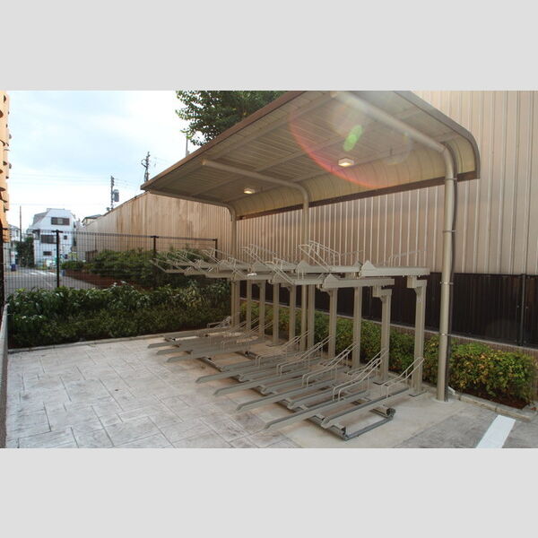 現地周辺 (駐輪場には屋根が付いています!)