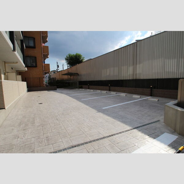 駐車場 (駐車場は塗装タイプ!)