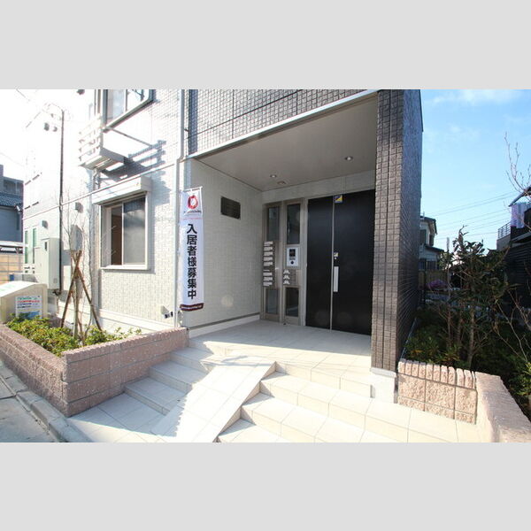 エントランス (エントランスはオートロック!)