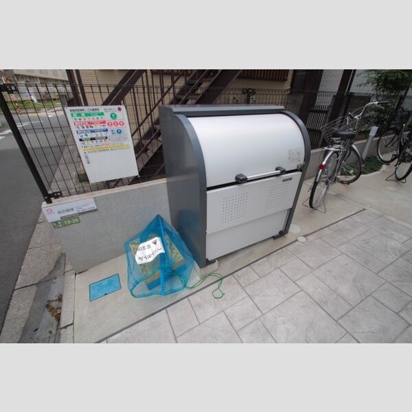 現地周辺 (ゴミ置場)
