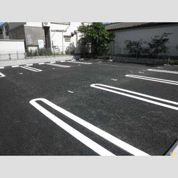 駐車場 (駐車場は塗装タイプ!)