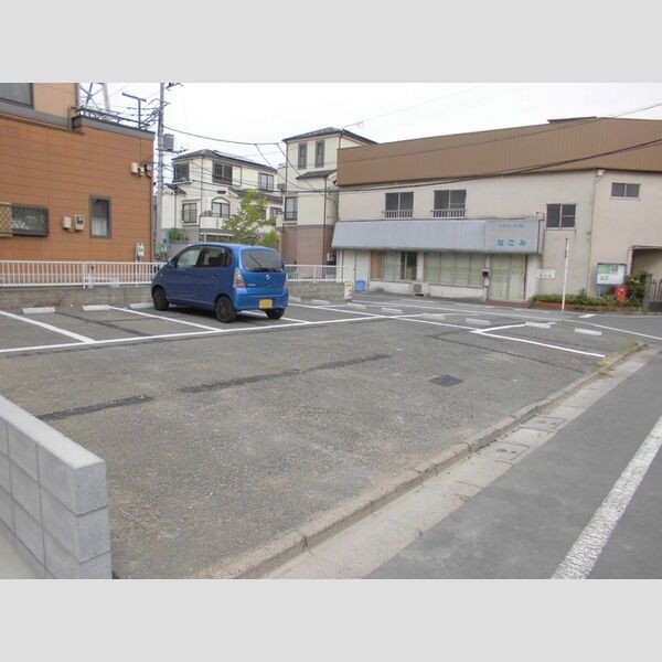 駐車場 (駐車場は塗装タイプ!)