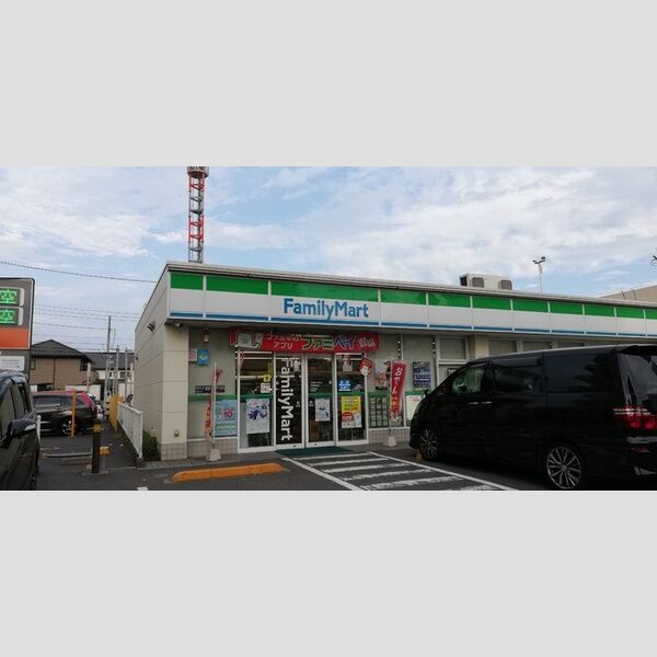 現地周辺 (コンビニエンスストア)