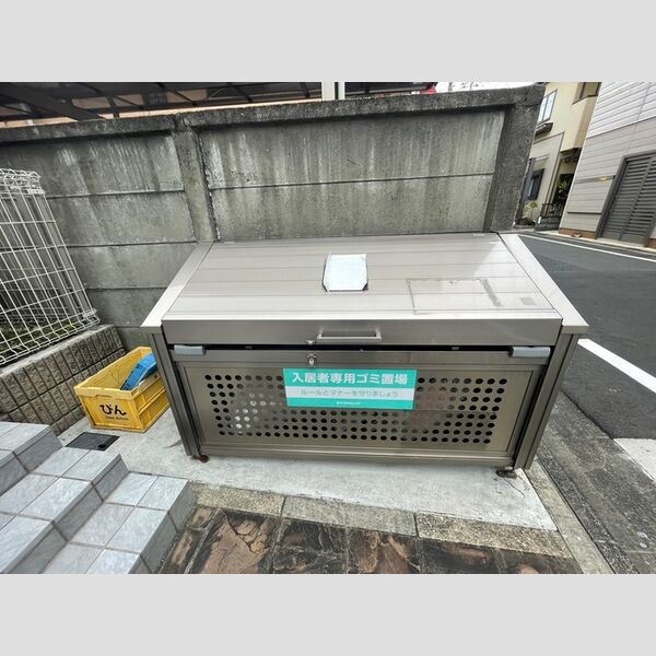 現地周辺 (ゴミストッカー)