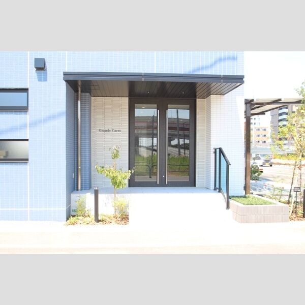 エントランス (エントランス)