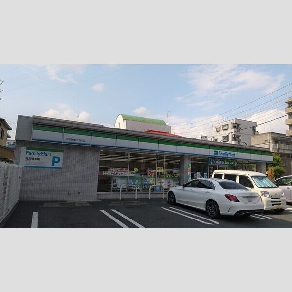 現地周辺 (ファミリーマート足立綾瀬三丁目店)