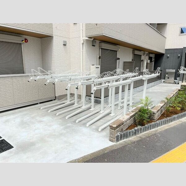 現地周辺 (駐輪場)