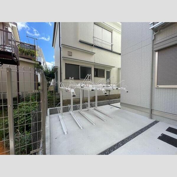 現地周辺 (駐輪場)