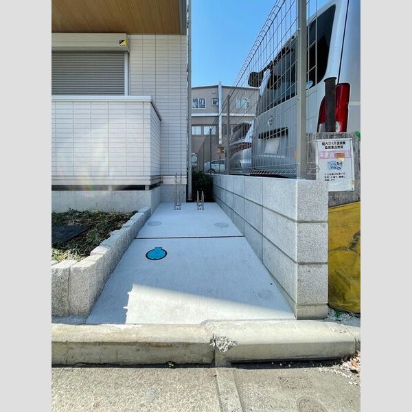 現地周辺 (駐輪場)