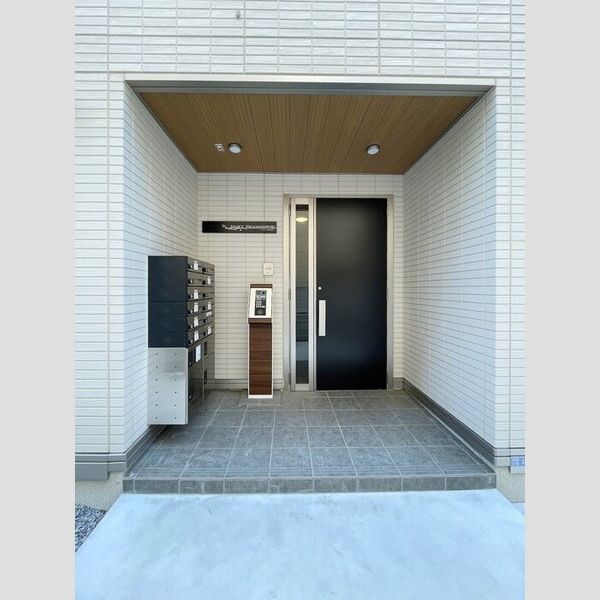 エントランス (エントランス)