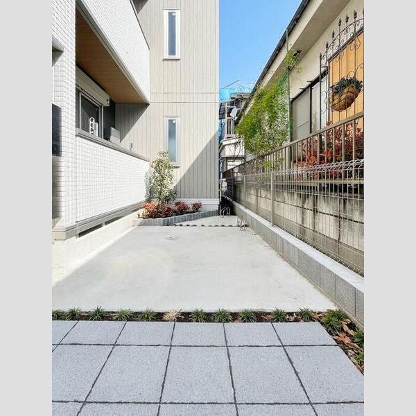 建物外観 (駐輪場)
