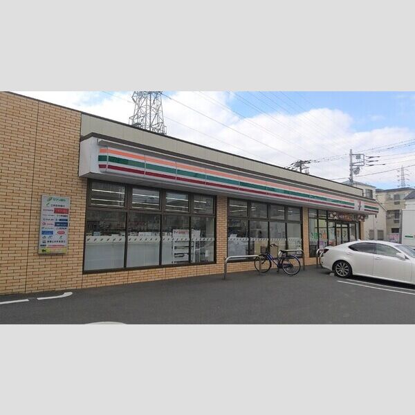 現地周辺 (セブンイレブン足立花保南店)