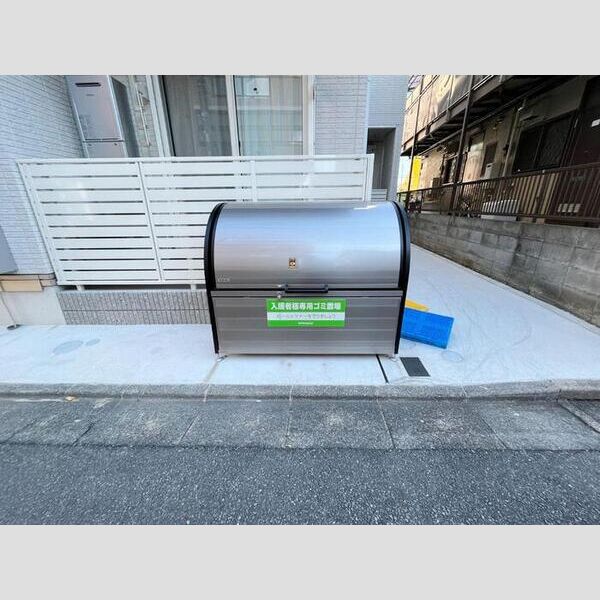 現地周辺 (ゴミストッカー)