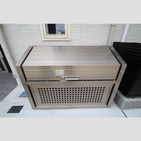 現地周辺 (ゴミ置場)