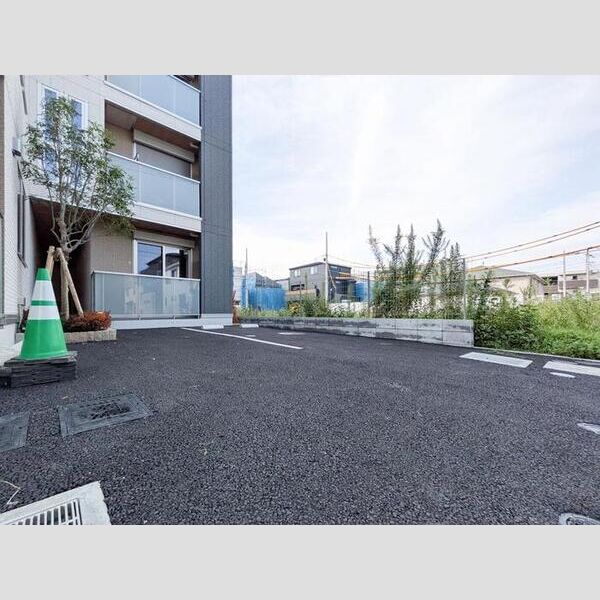駐車場 (駐車場)