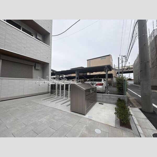 現地周辺 (駐輪場)