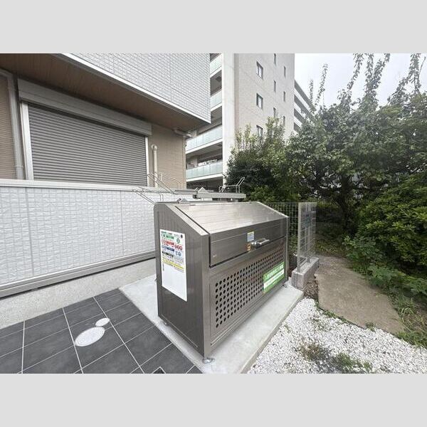 現地周辺 (ゴミ置き場)