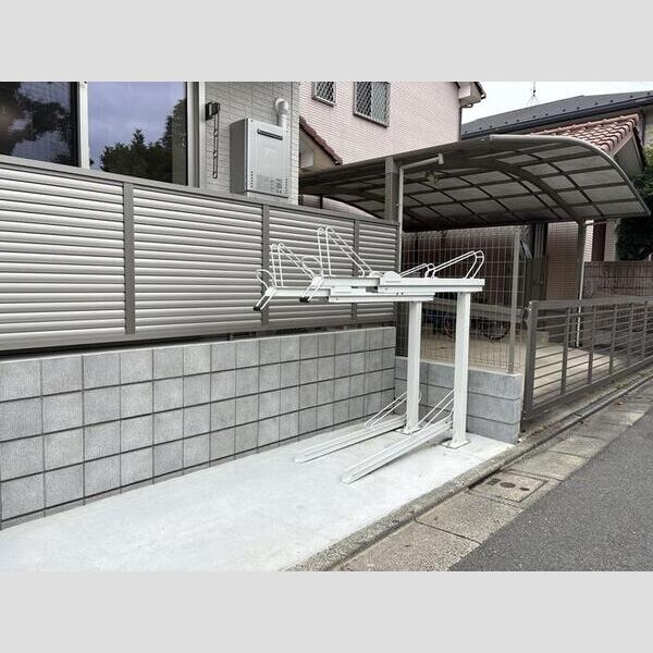 現地周辺 (駐輪場)