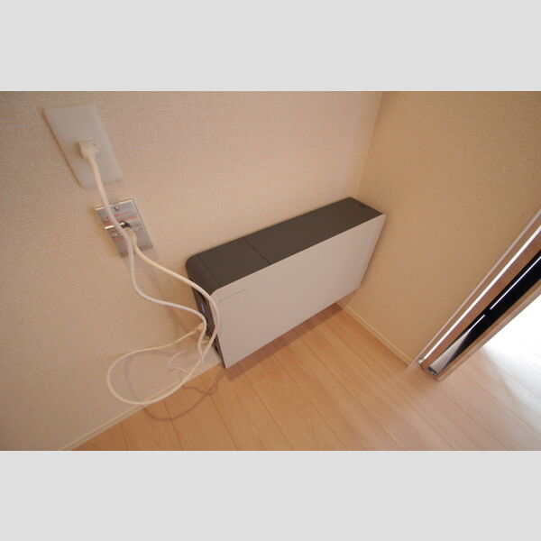その他 (停電時にも一時的に電気を利用できる蓄電池完備)