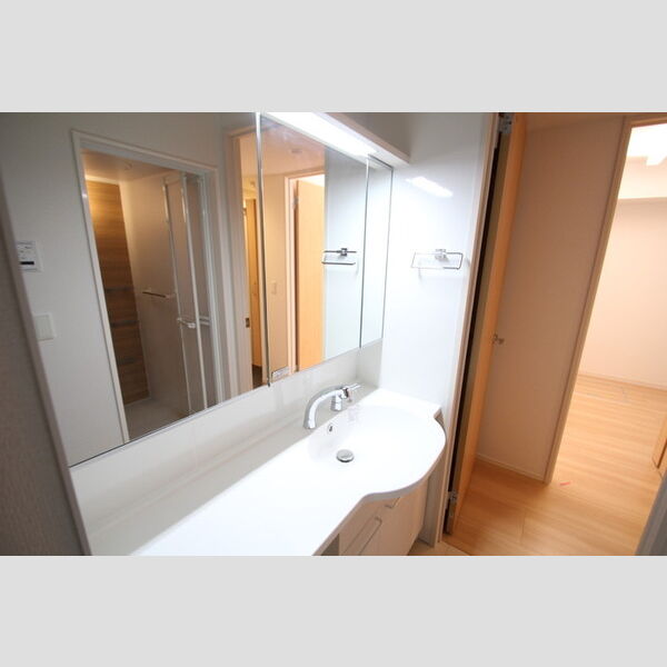 洗面所 (ワイドミラーの洗髪洗面化粧台♪)