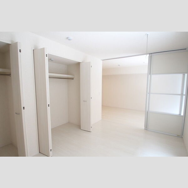 その他 (洋室には室内物干しが付いています!)