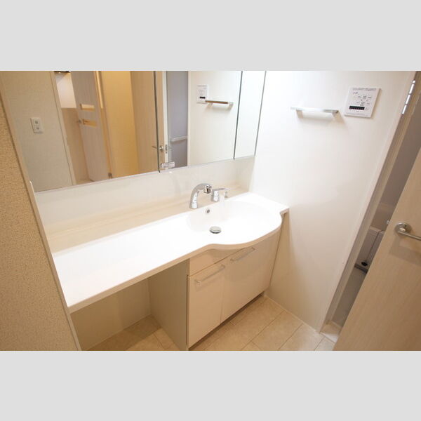 洗面所 (ワイド3面ミラーの洗髪洗面化粧台♪)