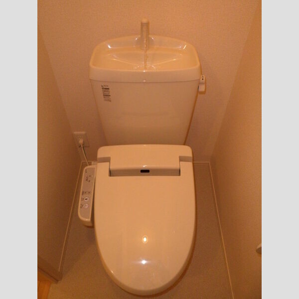 トイレ (トイレは温水洗浄暖房便座)