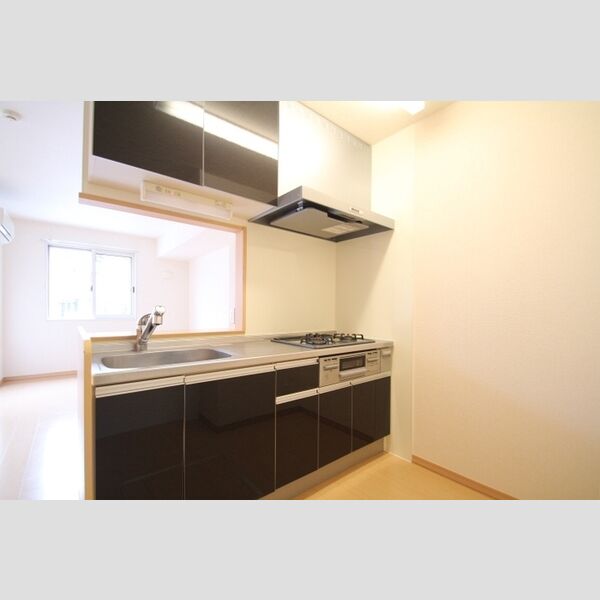 キッチン (キッチンはガス3口グリル付き!)