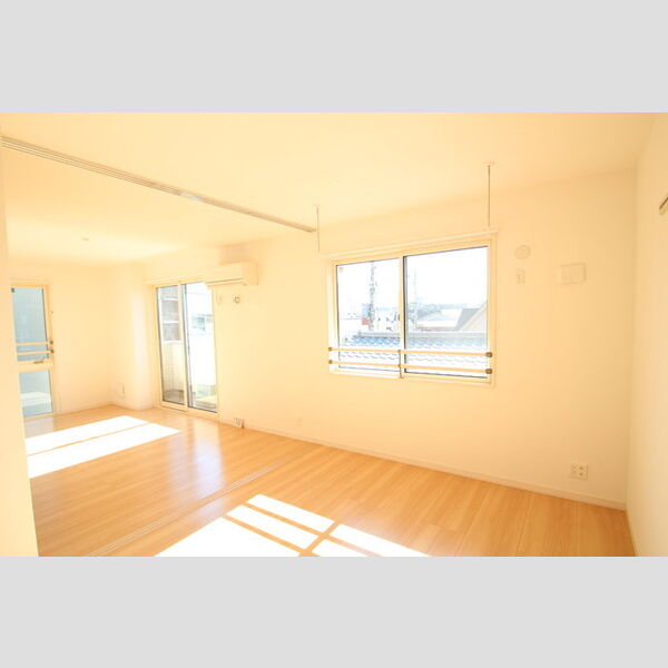 その他 (洋室には室内物干しがあります!)