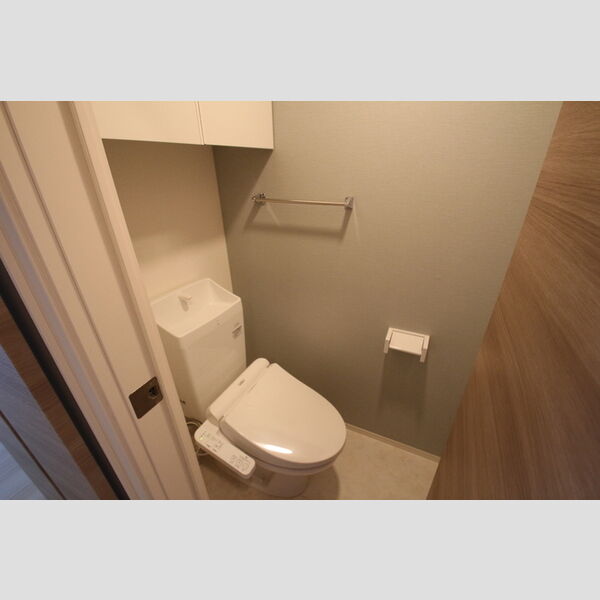 トイレ (トイレ)