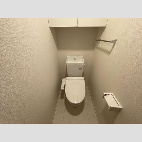 トイレ (トイレ)