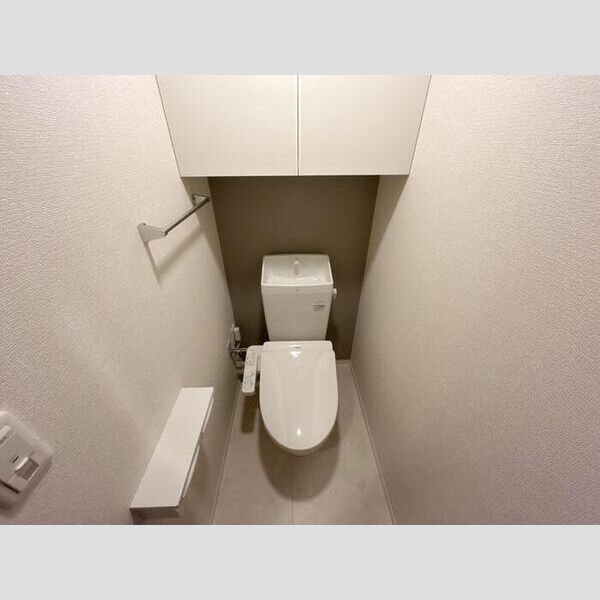 トイレ (トイレ)