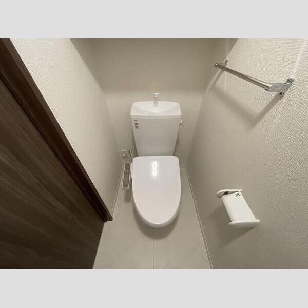 トイレ (温水洗浄便座付きトイレ)