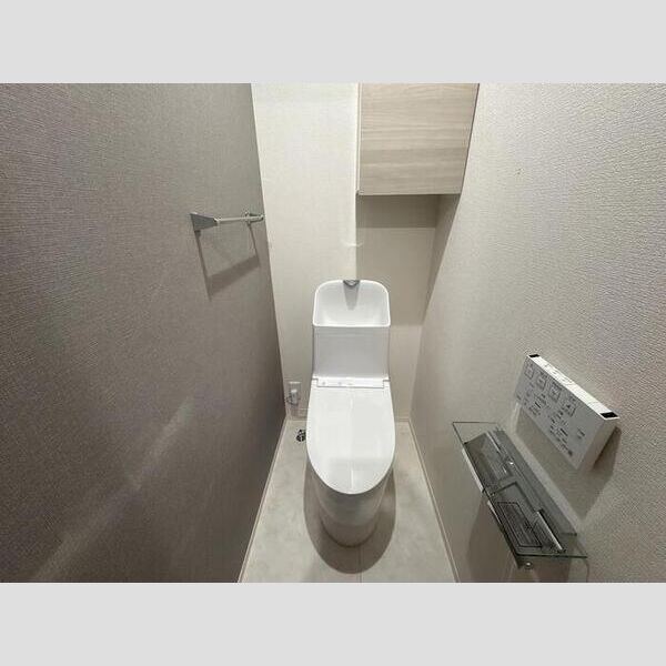 トイレ (トイレ)