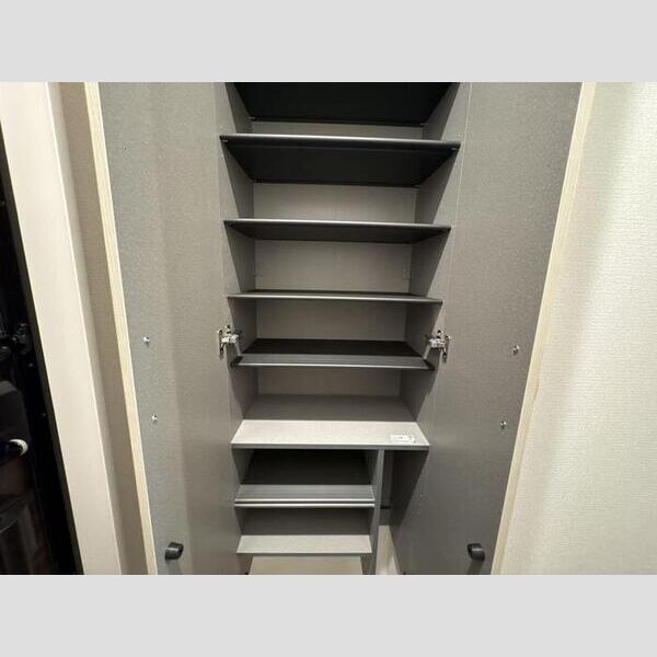 玄関 (シューズボックス)