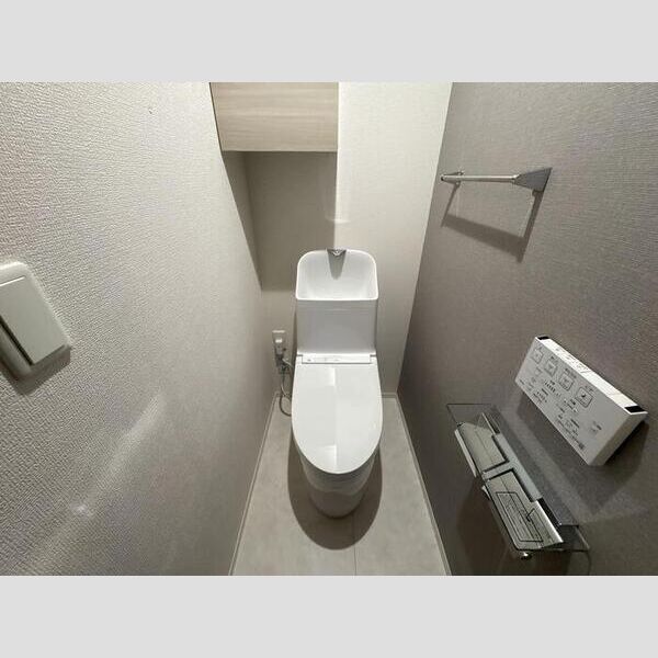 トイレ (トイレ)