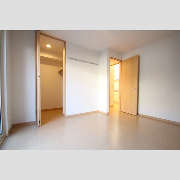 収納 (北側洋室にはウォークインクローゼットがあります!)