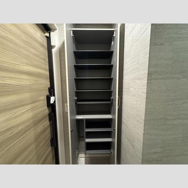 玄関 (シューズボックス)